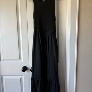 GAP Black Sleeveless Tiered Maxi Dress